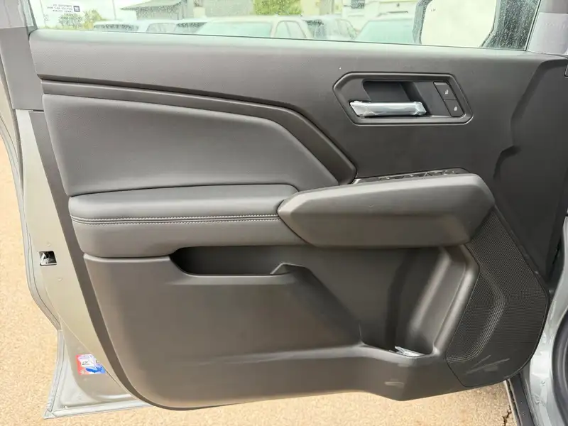 2026 GMC Canyon Elevation, šedá, 10 km, dovoz Kanada — foto 12 z 12