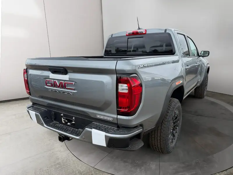 2026 GMC Canyon Elevation, šedá, 10 km, dovoz Kanada — foto 5 z 12