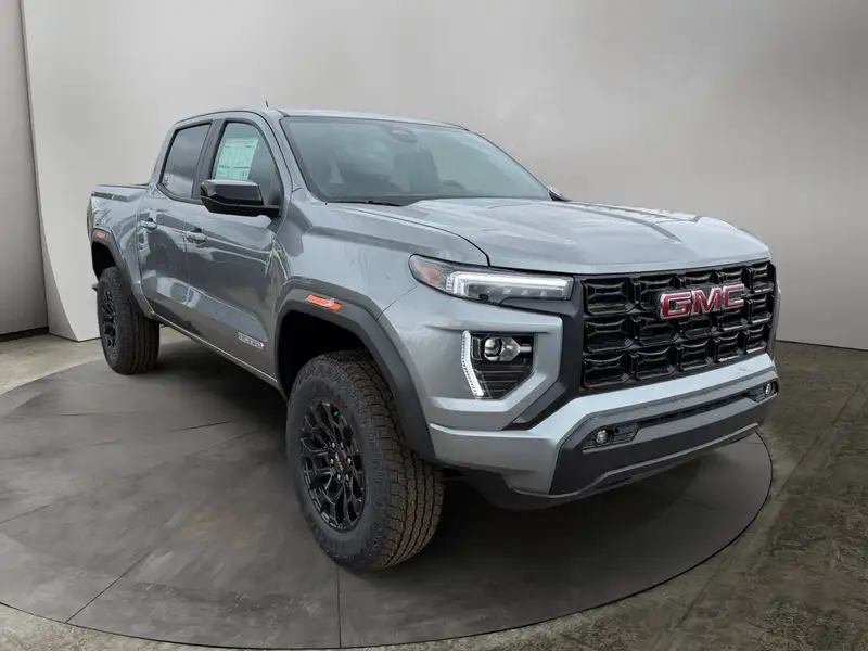 2026 GMC Canyon Elevation, šedá, 10 km, dovoz Kanada — foto 6 z 12