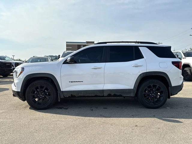 2026 GMC Terrain Elevation, bílá, 27 500 km, dovoz Kanada — foto 5 z 15