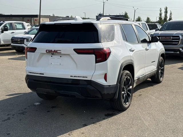 2026 GMC Terrain Elevation, bílá, 27 500 km, dovoz Kanada — foto 9 z 15