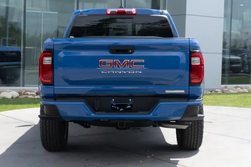 2026 GMC Canyon Elevation, modrá, 12 km, dovoz Kanada — foto 5 z 12