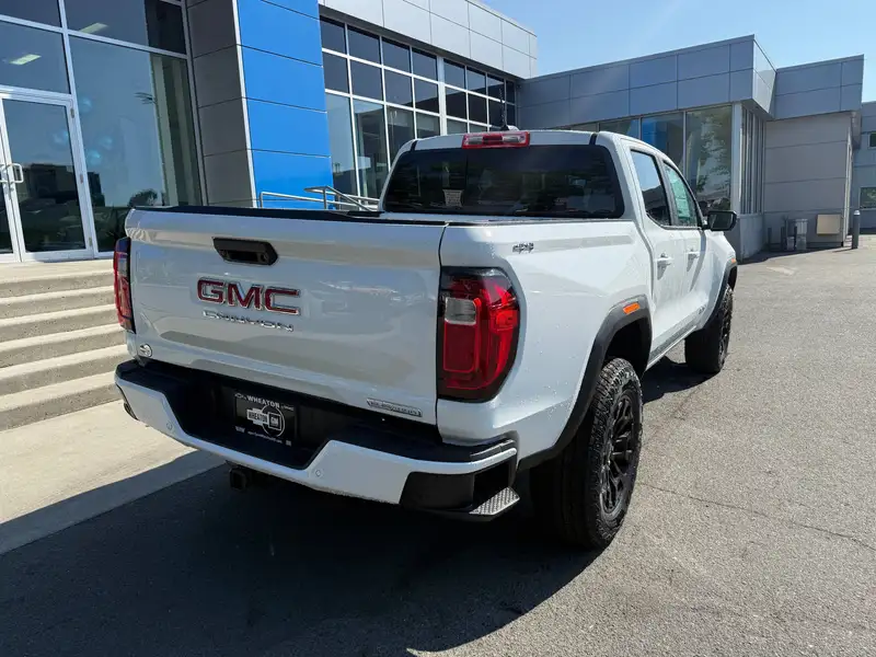2026 GMC Canyon Elevation, bílá, 1 km, dovoz Kanada — foto 4 z 12