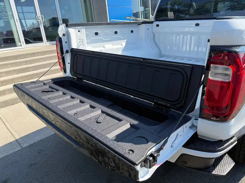 2026 GMC Canyon Elevation, bílá, 1 km, dovoz Kanada — foto 8 z 12