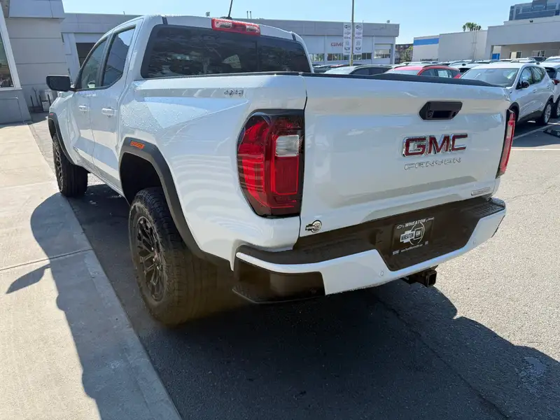 2026 GMC Canyon Elevation, bílá, 1 km, dovoz Kanada — foto 9 z 12