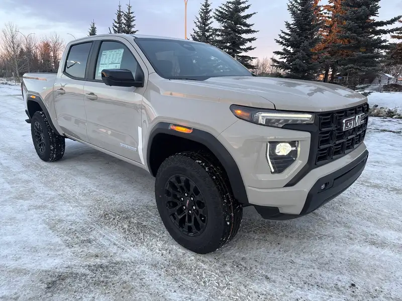 2026 GMC Canyon Elevation, hnědá, 9 km, dovoz Kanada — foto 3 z 12