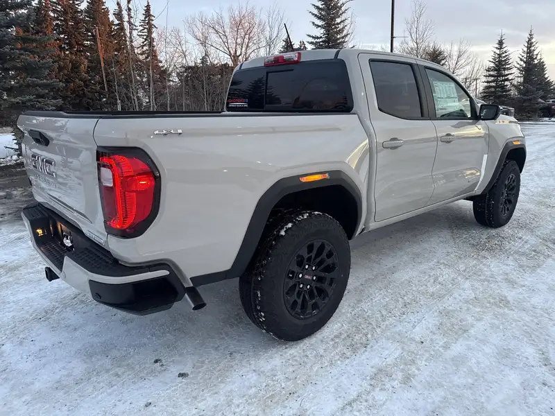 2026 GMC Canyon Elevation, hnědá, 9 km, dovoz Kanada — foto 5 z 12