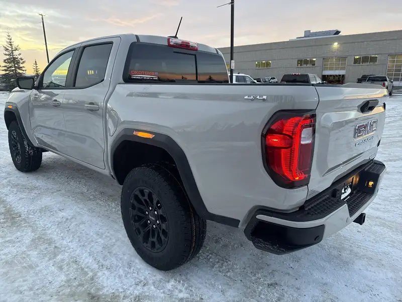 2026 GMC Canyon Elevation, hnědá, 9 km, dovoz Kanada — foto 7 z 12