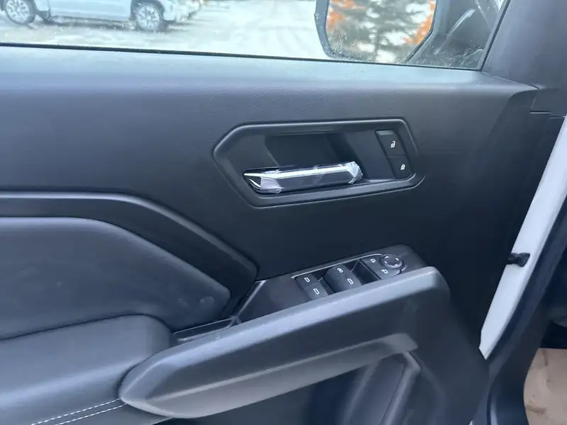 2026 GMC Canyon Elevation, hnědá, 9 km, dovoz Kanada — foto 8 z 12