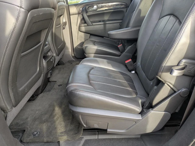 2015 Buick Enclave Premium Awd, stříbrná, 289 947 km, dovoz Kanada — foto 8 z 20