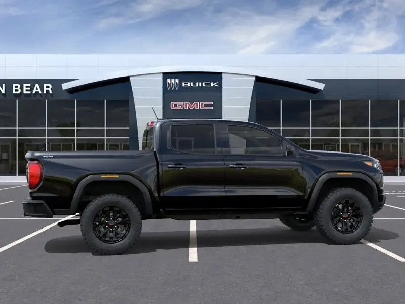 2026 GMC Canyon Elevation, černá, 7 km, dovoz Kanada — foto 5 z 12