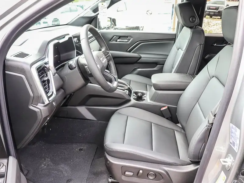 2026 GMC Canyon ELEVATION, šedá, 25 km, dovoz Kanada — foto 10 z 12