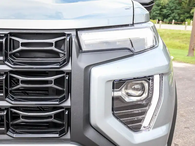 2026 GMC Canyon ELEVATION, šedá, 25 km, dovoz Kanada — foto 7 z 12