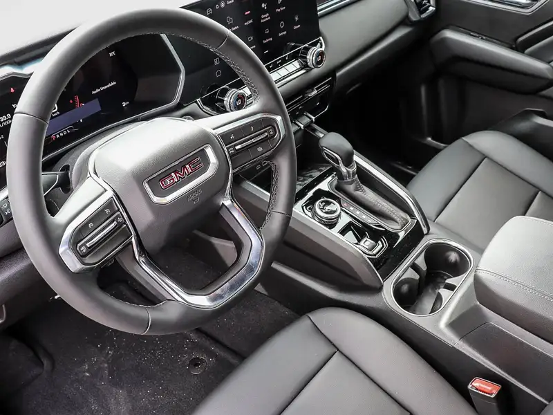 2026 GMC Canyon ELEVATION, šedá, 25 km, dovoz Kanada — foto 9 z 12