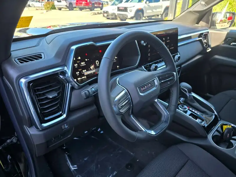 2026 GMC Canyon Elevation, černá, 15 km, dovoz Kanada — foto 4 z 12