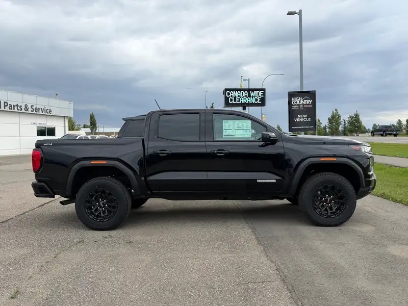 2026 GMC Canyon Elevation, černá, 136 km, dovoz Kanada — foto 2 z 12