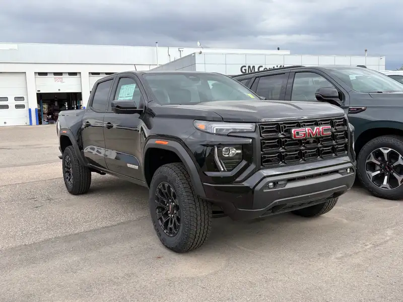 2026 GMC Canyon Elevation, černá, 136 km, dovoz Kanada — foto 3 z 12