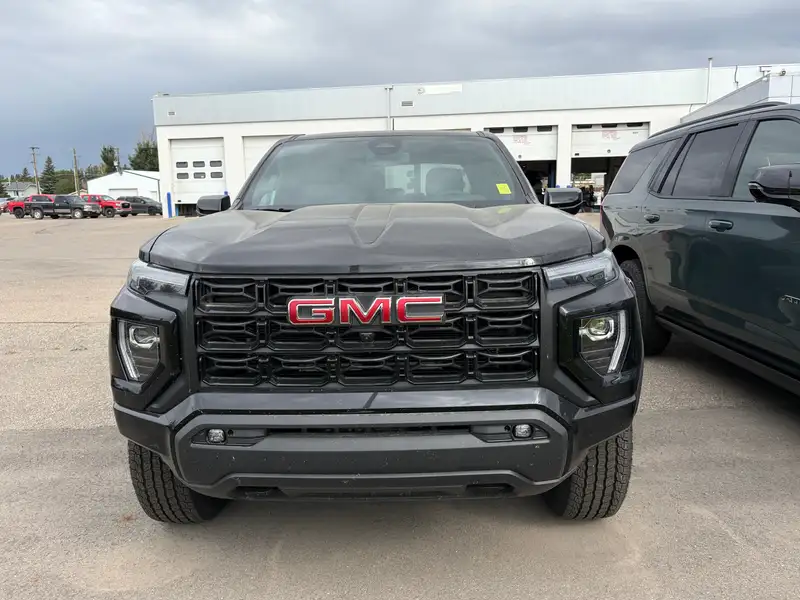 2026 GMC Canyon Elevation, černá, 136 km, dovoz Kanada — foto 4 z 12