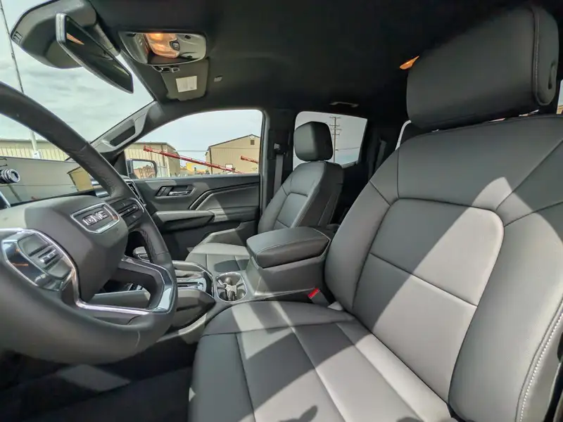 2026 GMC Canyon Elevation, šedá, 1 km, dovoz Kanada — foto 11 z 12