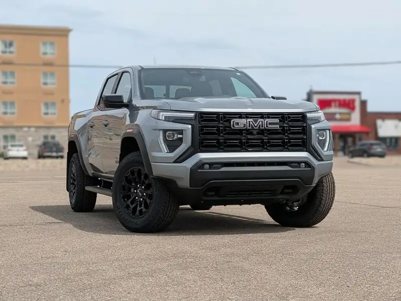 2026 GMC Canyon Elevation, šedá, 1 km, dovoz Kanada — foto 2 z 12
