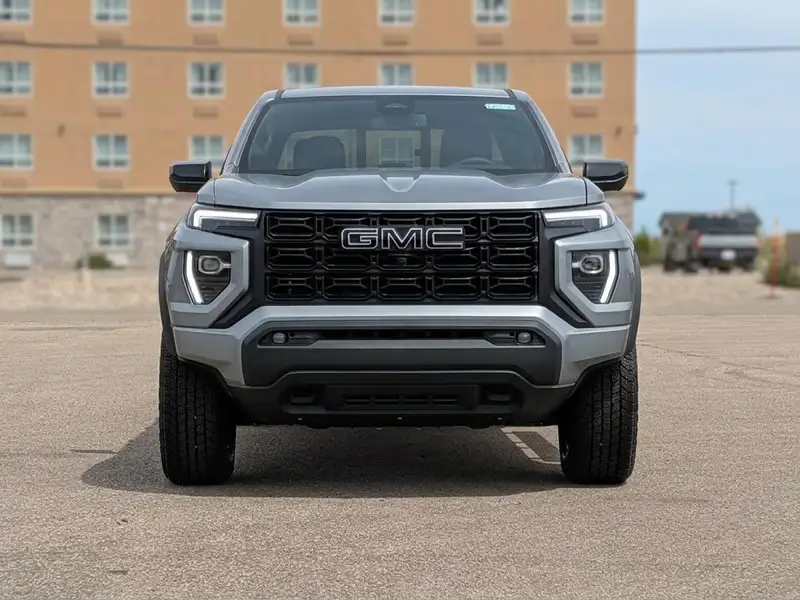 2026 GMC Canyon Elevation, šedá, 1 km, dovoz Kanada — foto 3 z 12