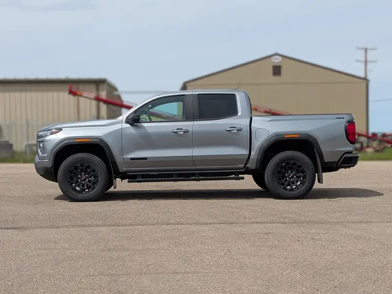 2026 GMC Canyon Elevation, šedá, 1 km, dovoz Kanada — foto 4 z 12