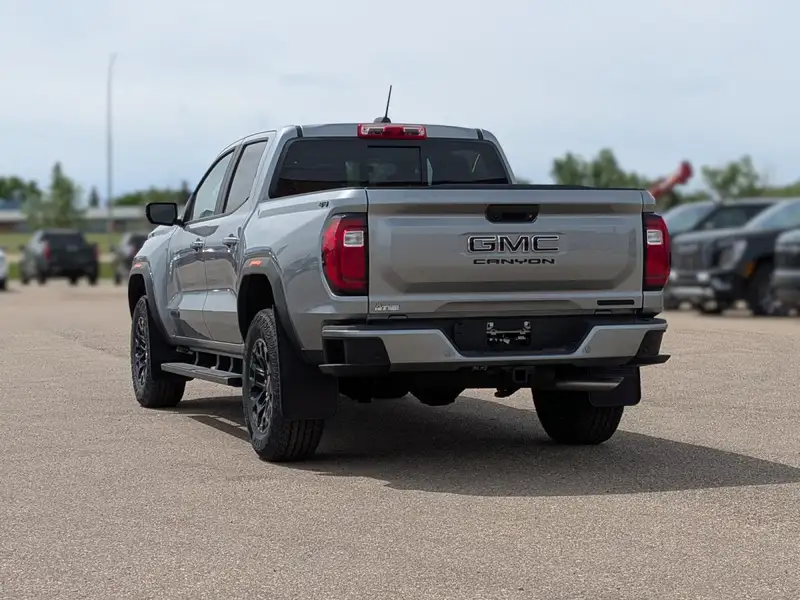2026 GMC Canyon Elevation, šedá, 1 km, dovoz Kanada — foto 5 z 12
