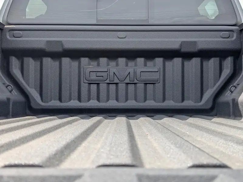 2026 GMC Canyon Elevation, šedá, 1 km, dovoz Kanada — foto 6 z 12