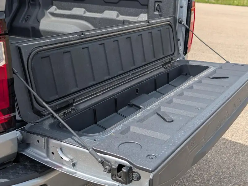 2026 GMC Canyon Elevation, šedá, 1 km, dovoz Kanada — foto 7 z 12