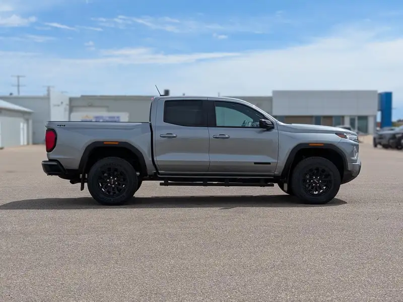 2026 GMC Canyon Elevation, šedá, 1 km, dovoz Kanada — foto 9 z 12