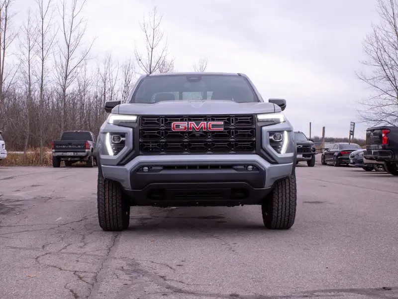 2026 GMC Canyon Elevation, šedá, 5 km, dovoz Kanada — foto 3 z 12