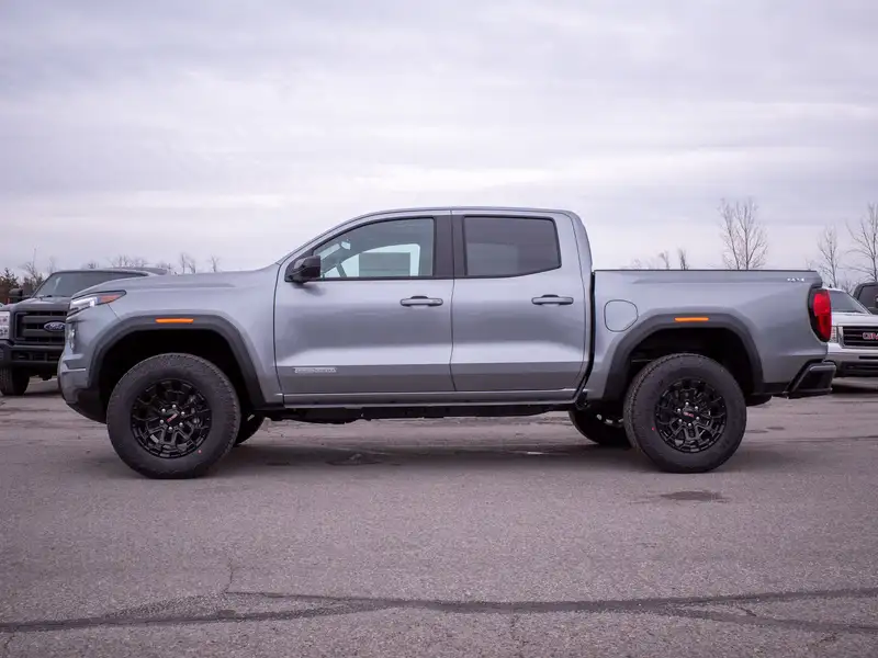 2026 GMC Canyon Elevation, šedá, 5 km, dovoz Kanada — foto 5 z 12
