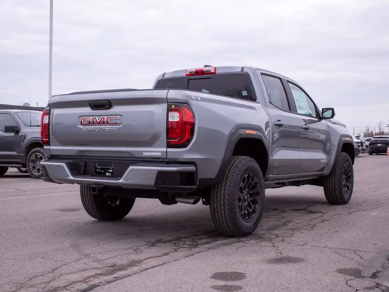 2026 GMC Canyon Elevation, šedá, 5 km, dovoz Kanada — foto 8 z 12