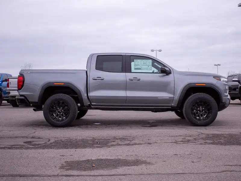 2026 GMC Canyon Elevation, šedá, 5 km, dovoz Kanada — foto 9 z 12