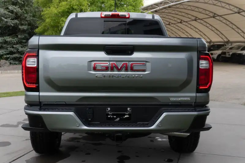 2026 GMC Canyon Elevation, šedá, 12 km, dovoz Kanada — foto 6 z 12