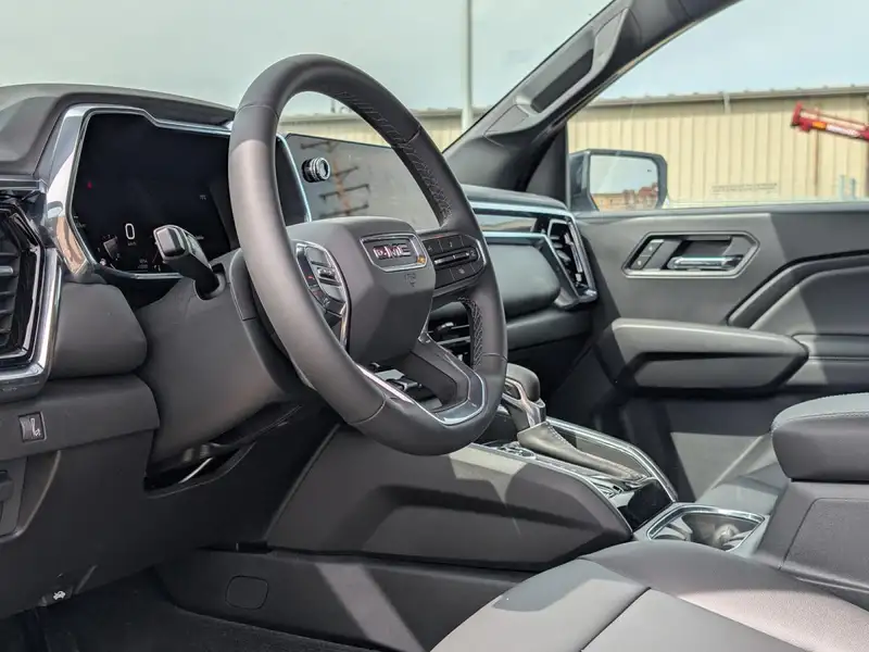 2026 GMC Canyon Elevation, bílá, 1 km, dovoz Kanada — foto 10 z 12