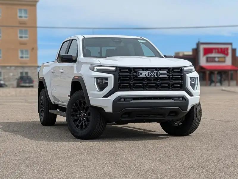 2026 GMC Canyon Elevation, bílá, 1 km, dovoz Kanada — foto 2 z 12