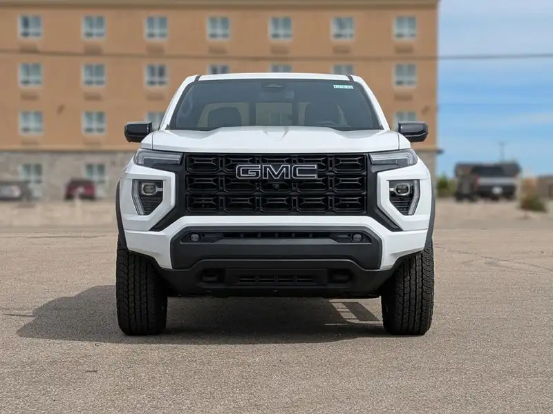 2026 GMC Canyon Elevation, bílá, 1 km, dovoz Kanada — foto 3 z 12
