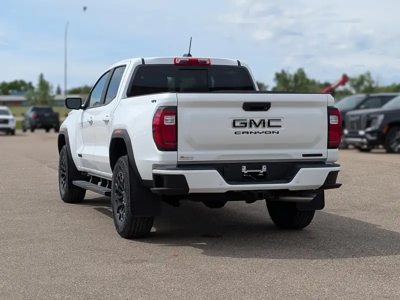 2026 GMC Canyon Elevation, bílá, 1 km, dovoz Kanada — foto 5 z 12