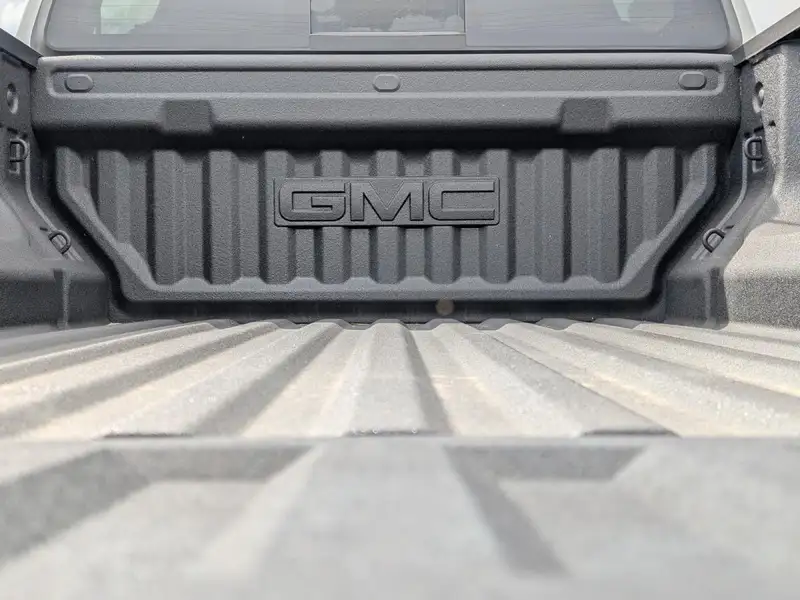 2026 GMC Canyon Elevation, bílá, 1 km, dovoz Kanada — foto 6 z 12
