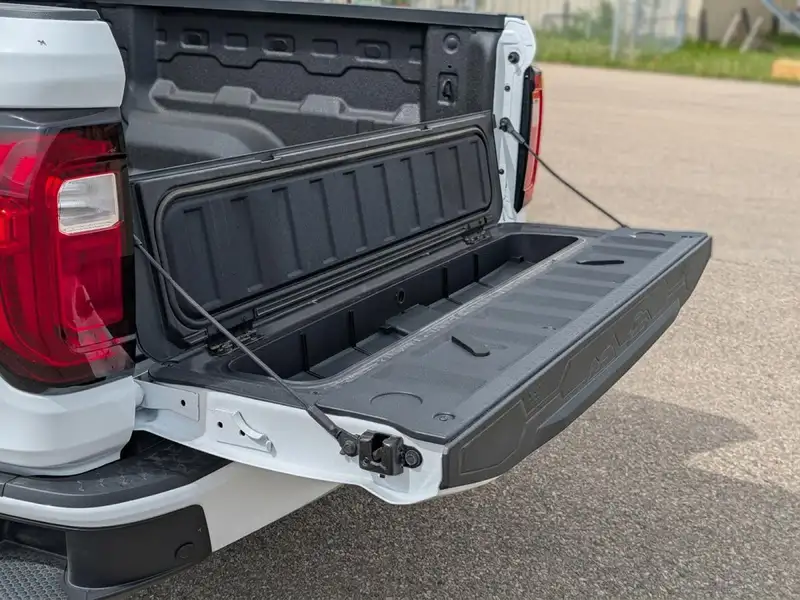 2026 GMC Canyon Elevation, bílá, 1 km, dovoz Kanada — foto 7 z 12