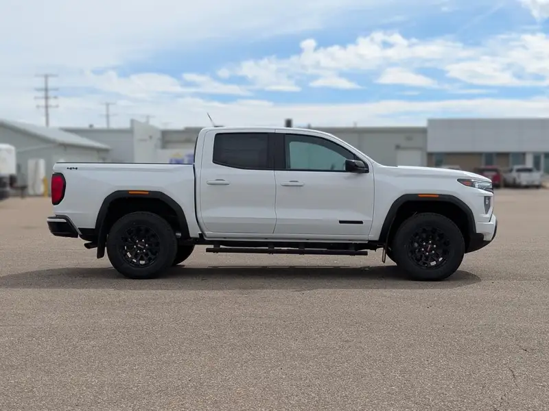 2026 GMC Canyon Elevation, bílá, 1 km, dovoz Kanada — foto 9 z 12
