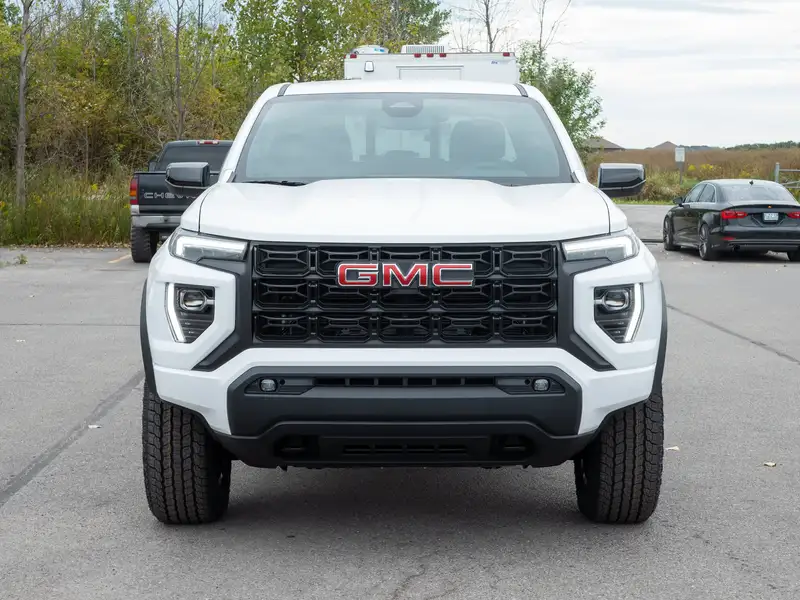 2026 GMC Canyon Elevation, bílá, 5 km, dovoz Kanada — foto 3 z 12