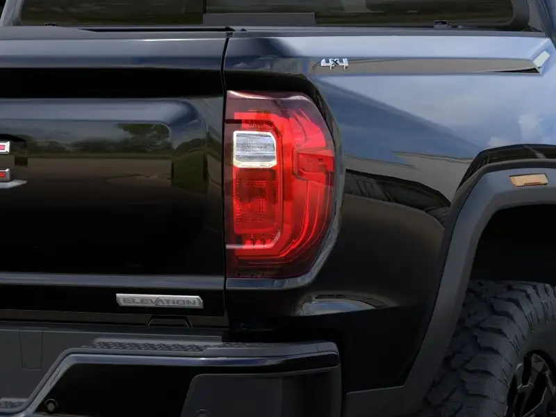 2026 GMC Canyon Elevation, černá, 7 km, dovoz Kanada — foto 11 z 12