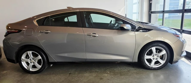 2017 Chevrolet Volt, šedá, 131 583 km, dovoz Kanada — foto 2 z 5