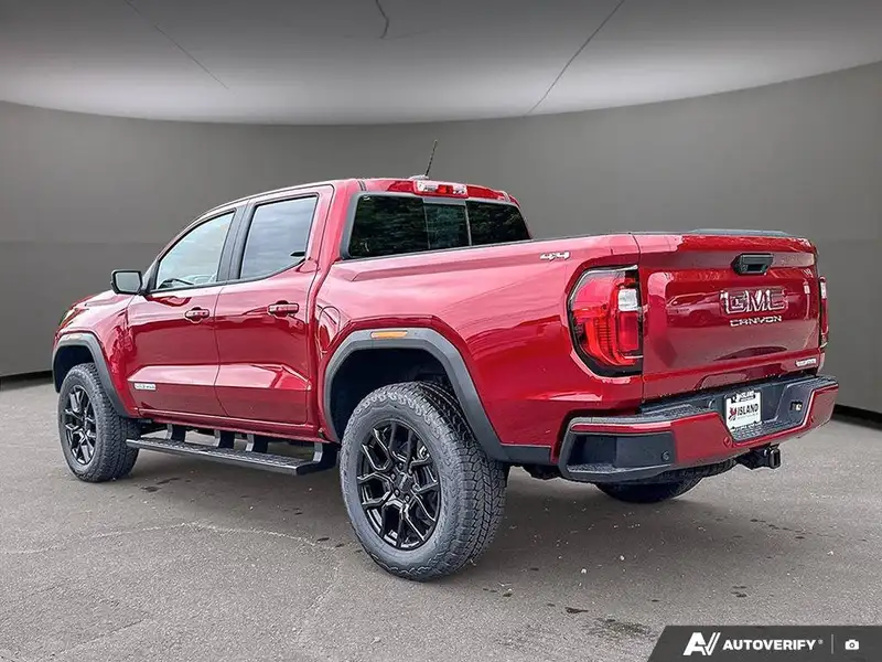 2026 GMC Canyon Elevation, červená, 52 km, dovoz Kanada — foto 3 z 12