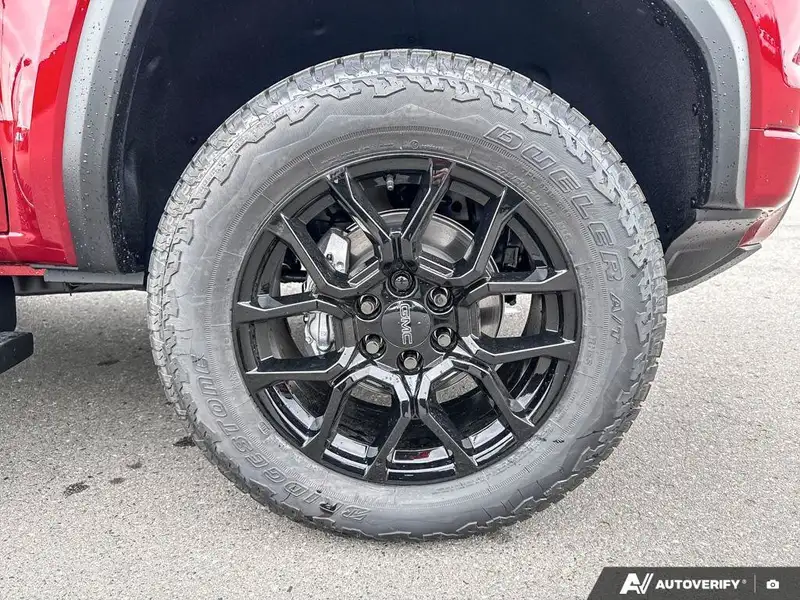 2026 GMC Canyon Elevation, červená, 52 km, dovoz Kanada — foto 9 z 12