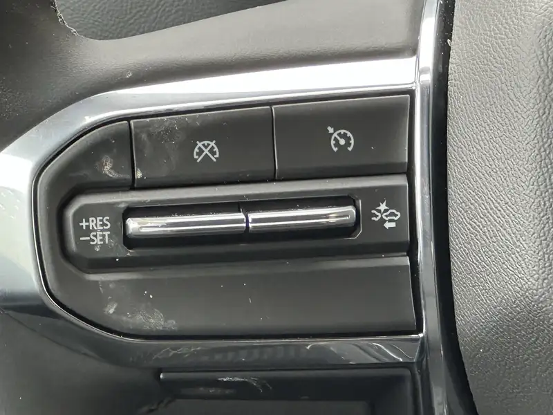 2026 GMC Canyon Elevation, červená, 4 km, dovoz Kanada — foto 12 z 12