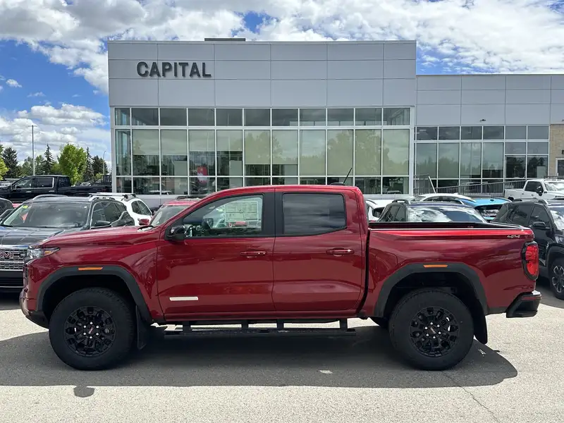 2026 GMC Canyon Elevation, červená, 4 km, dovoz Kanada — foto 3 z 12