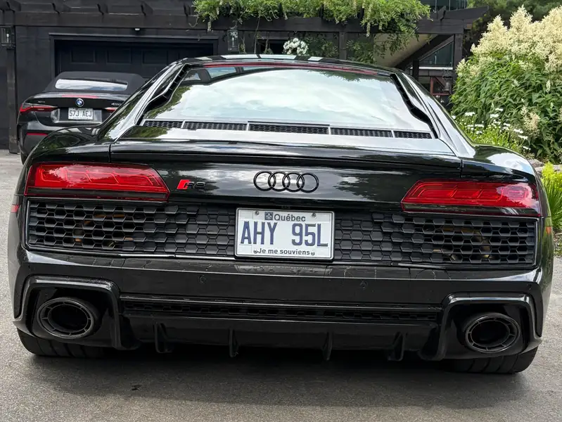 2023 Audi R8 performance, černá, 4 500 km, dovoz Kanada — foto 4 z 8